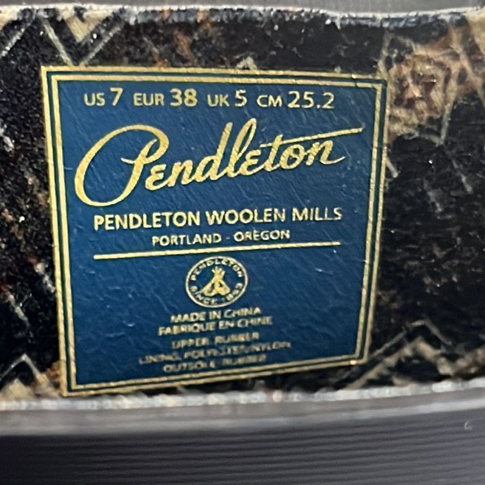 Pendleton Embossed Chelsea Rain Boots (Size 7) - Picture 16 of 16